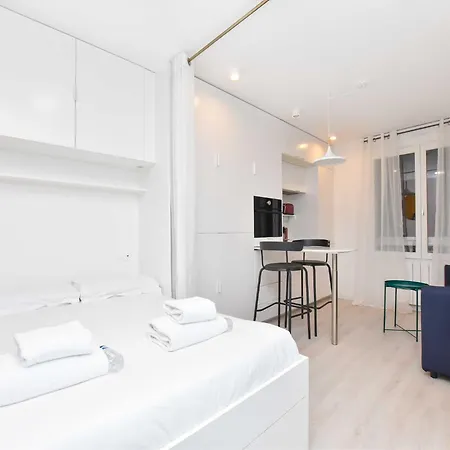Appartamento Super Lumineux- Gambetta Bail Mobilite Parigi